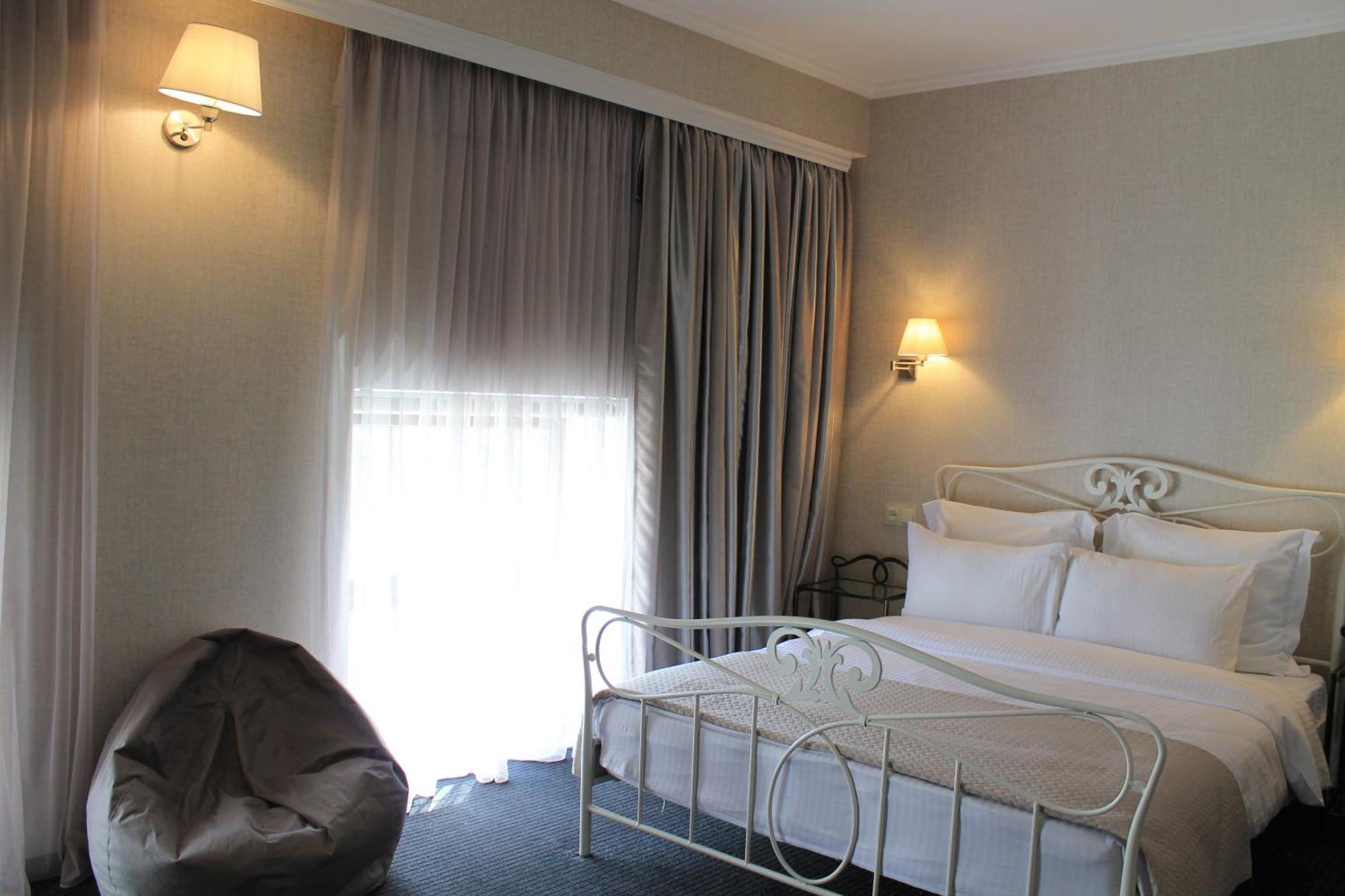 Redline Hotel Tiflis Exterior foto