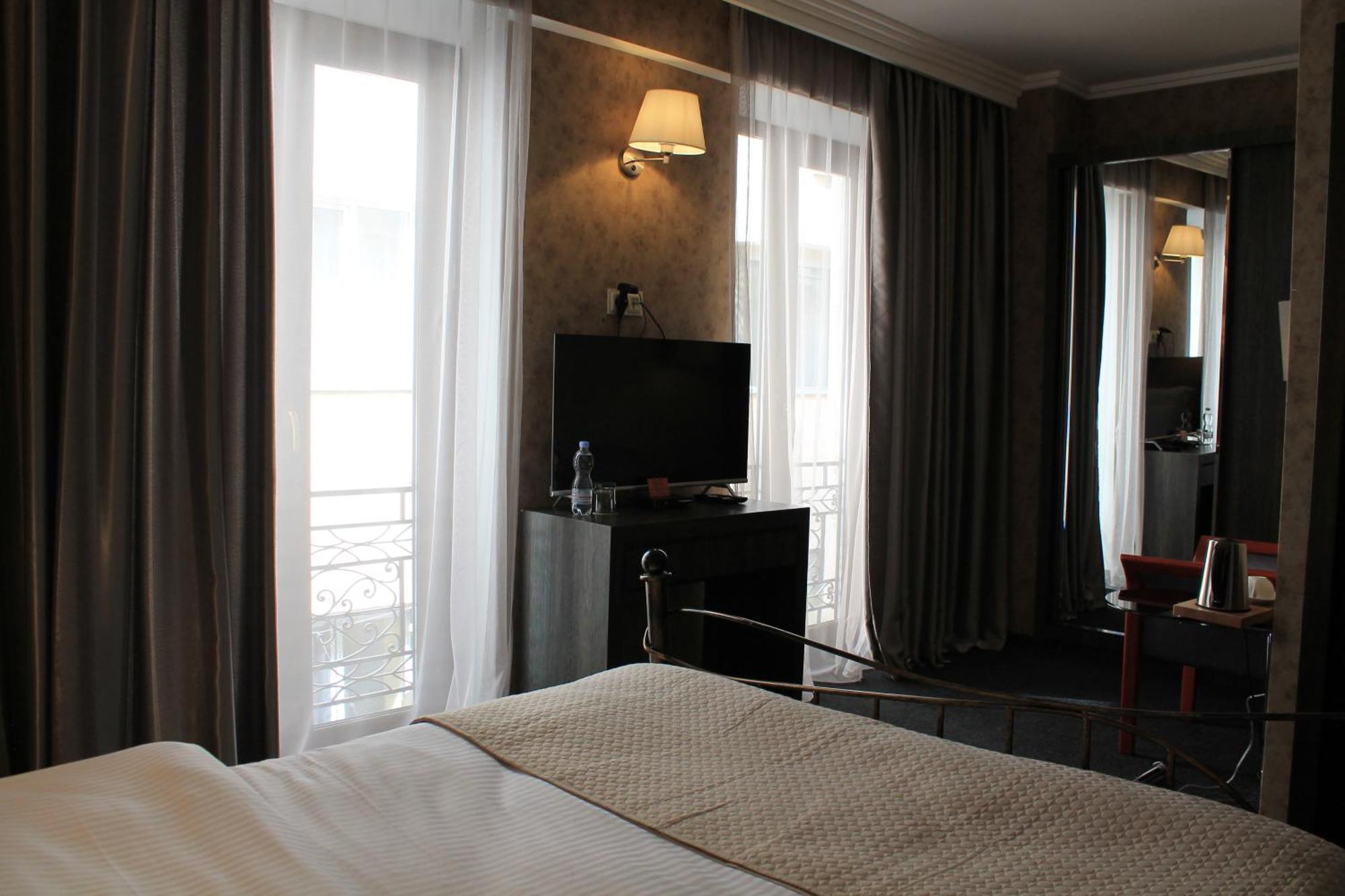Redline Hotel Tiflis Exterior foto